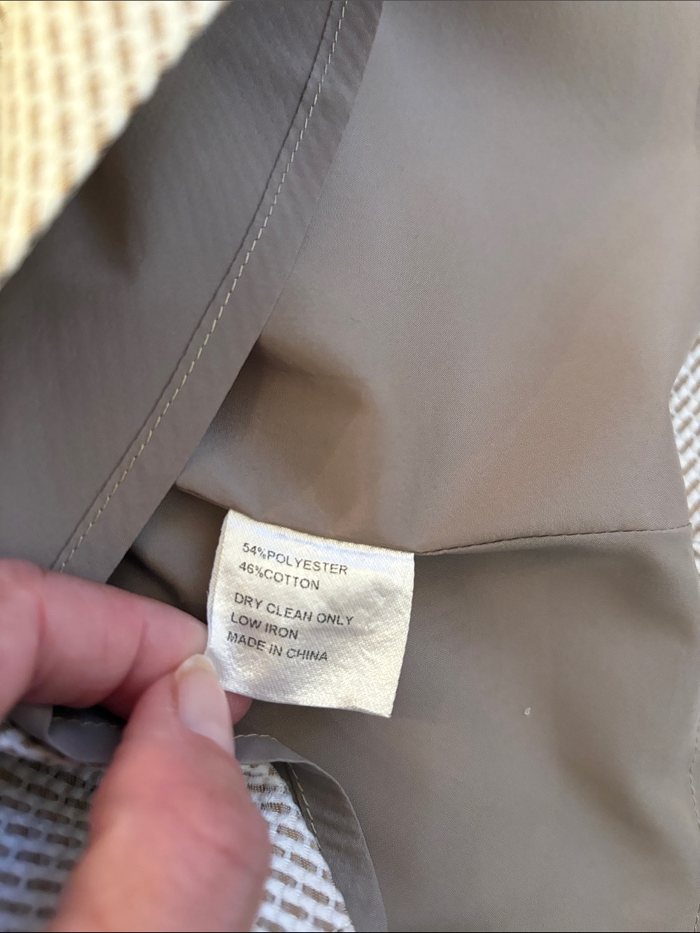 ANN MASHBURN White and Tan Textured Sleeveless V-Notch Top - Picture 7 of 8